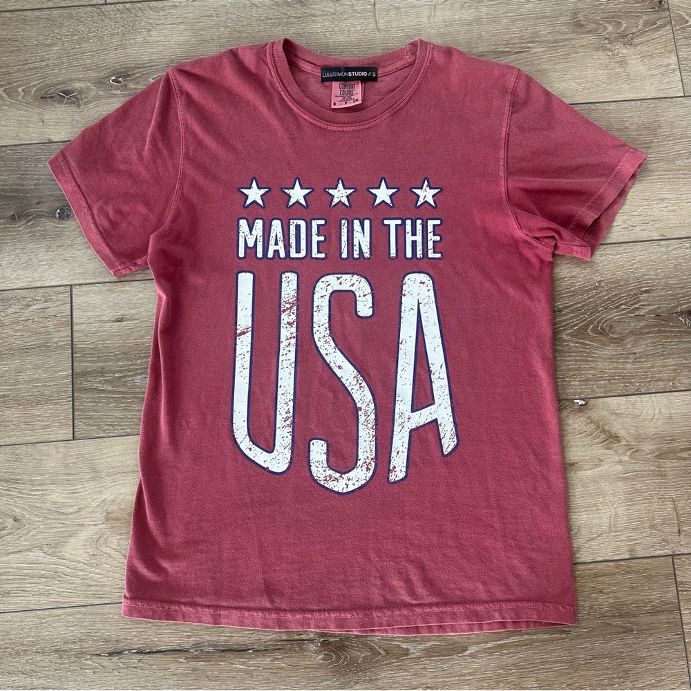 Vici Red Graphic Tee Short Sleeve T Shirt Made in the USA America Shirt Small